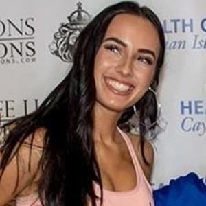 Meet your Posher, Rebeca